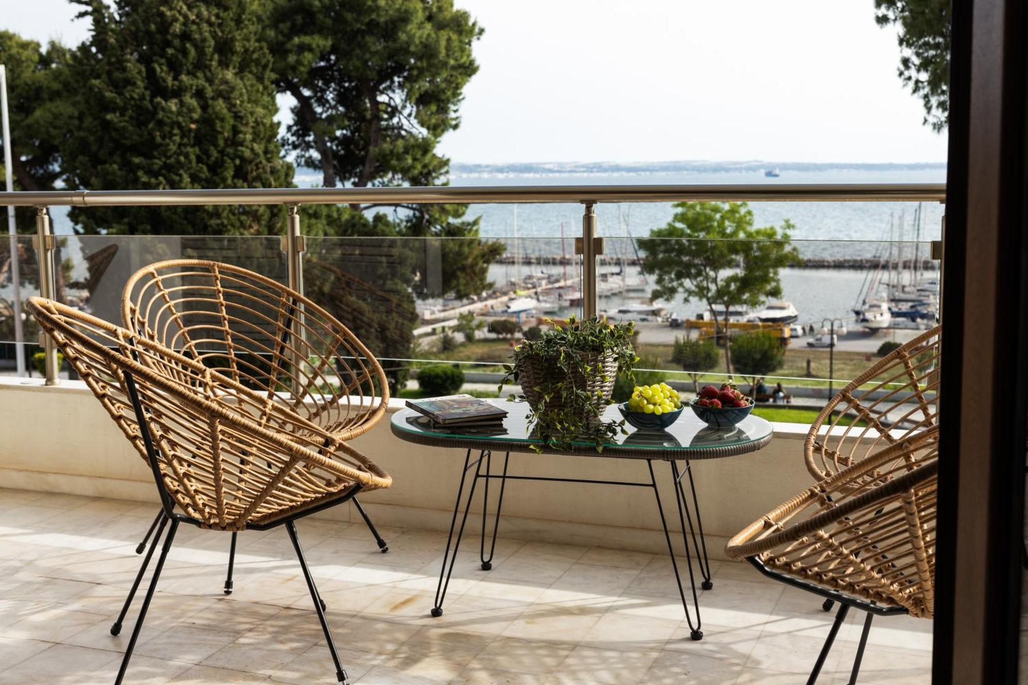 Champagne Sea View Apartment By Binobi! Tesalonika Bagian luar foto