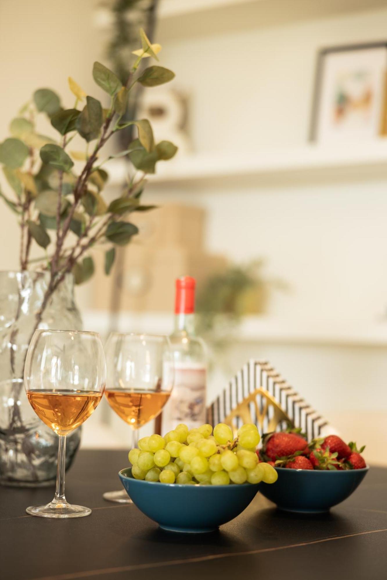 Champagne Sea View Apartment By Binobi! Tesalonika Bagian luar foto